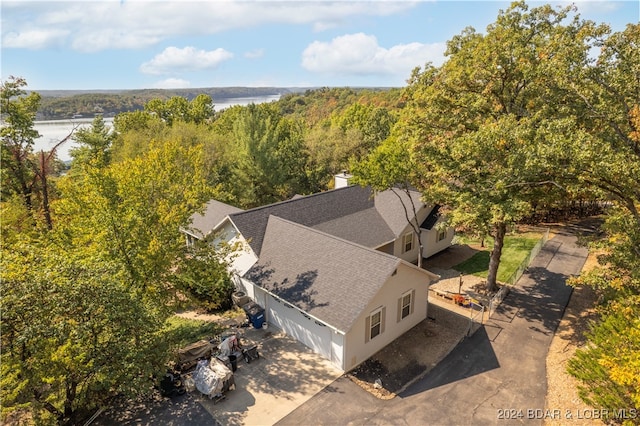 bird's eye view with a water view