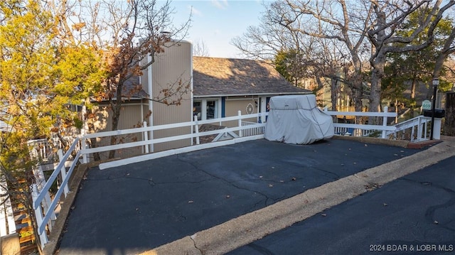 view of front of property