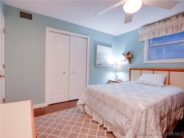 bedroom with a closet, ceiling fan, and hardwood / wood-style flooring