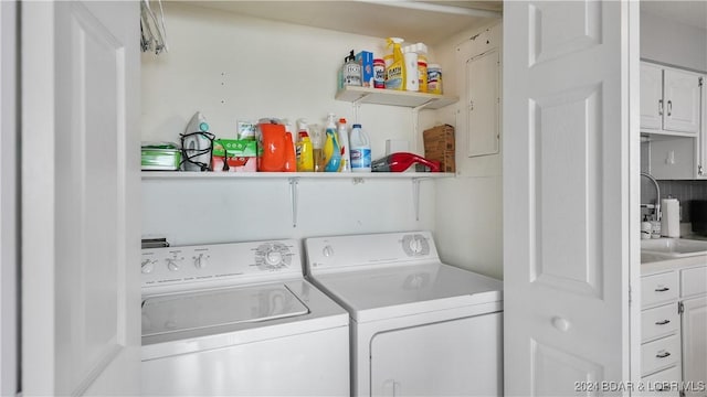 laundry room with sink and washer and dryer