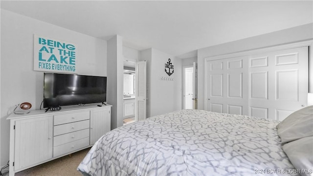 bedroom featuring a closet