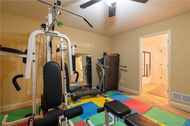 workout room featuring carpet, visible vents, ceiling fan, and baseboards