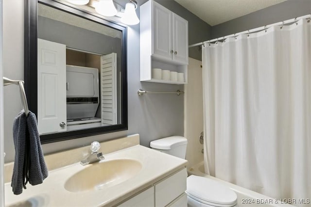 full bathroom featuring a textured ceiling, vanity, shower / tub combo with curtain, stacked washer and clothes dryer, and toilet