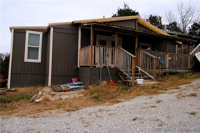 view of front of property featuring covered porch