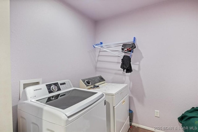 washroom with laundry area and washer and clothes dryer