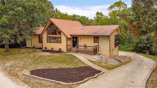 view of front of house with a front yard