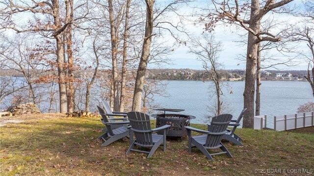 view of yard featuring a water view