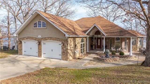 view of front facade with a garage