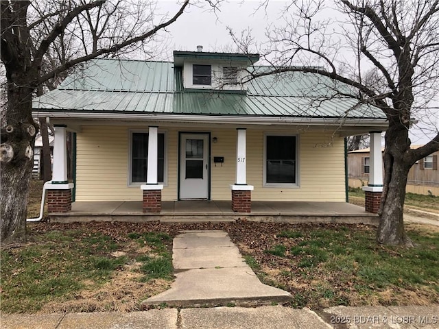 bungalow-style house featuring covered porch