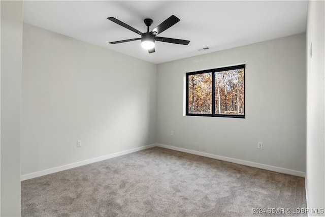 unfurnished room featuring light carpet and ceiling fan