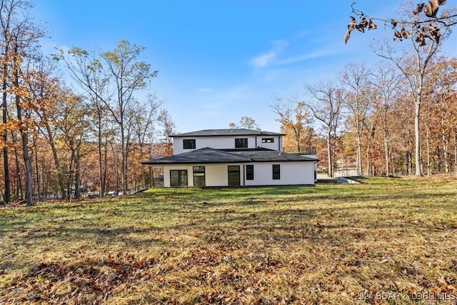 back of house featuring a yard