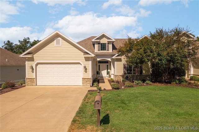 view of front of home with a front lawn