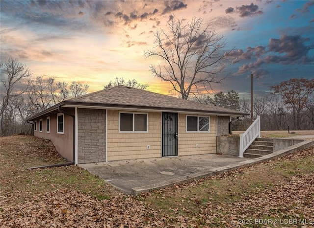 view of front of property featuring a patio area