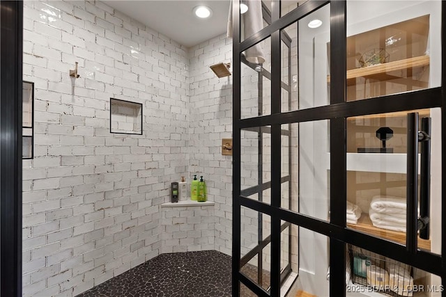 bathroom featuring a tile shower