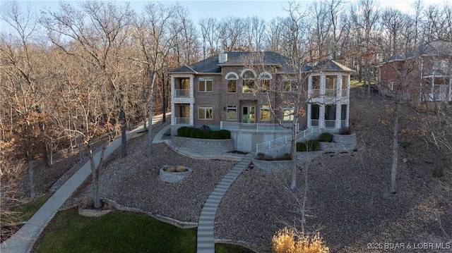 view of front facade featuring a swimming pool