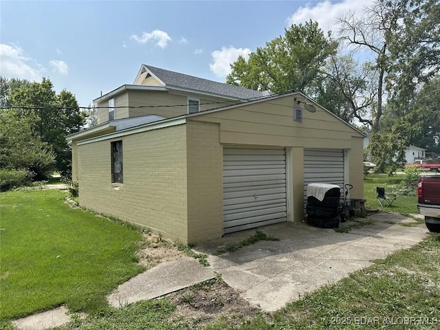 garage featuring a lawn