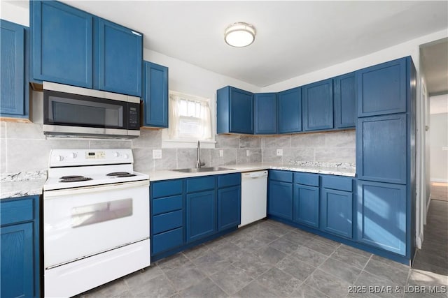 kitchen with sink, blue cabinets, white appliances, and decorative backsplash