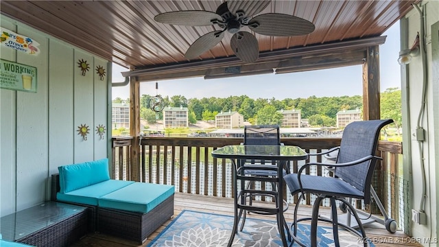 sunroom / solarium featuring ceiling fan