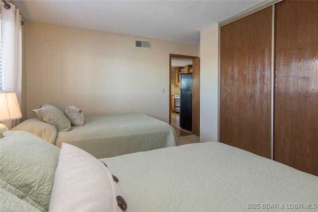 bedroom featuring a closet