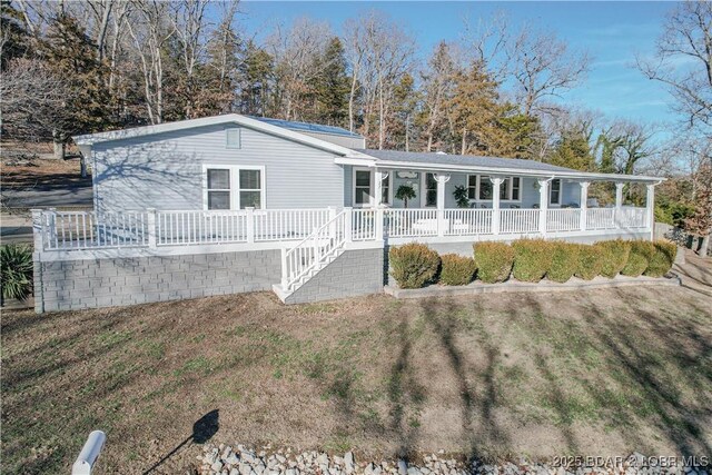 view of front of house featuring a front lawn and a porch