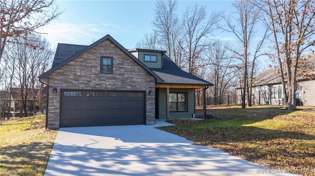 view of front of house featuring a front yard