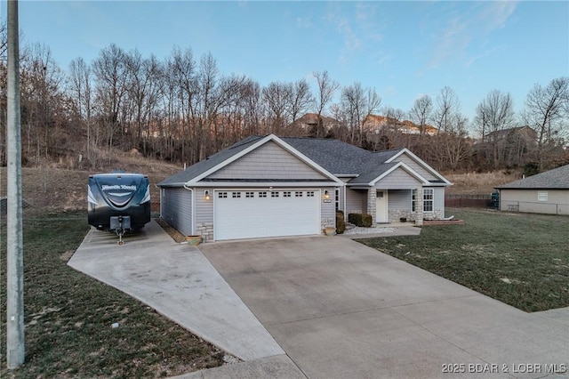 view of front facade featuring a garage and a front yard