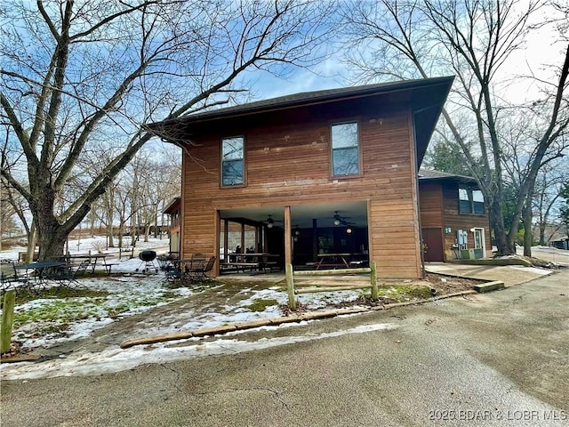 view of front of home with ceiling fan