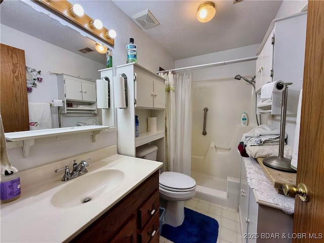 bathroom featuring a textured ceiling, curtained shower, toilet, and vanity