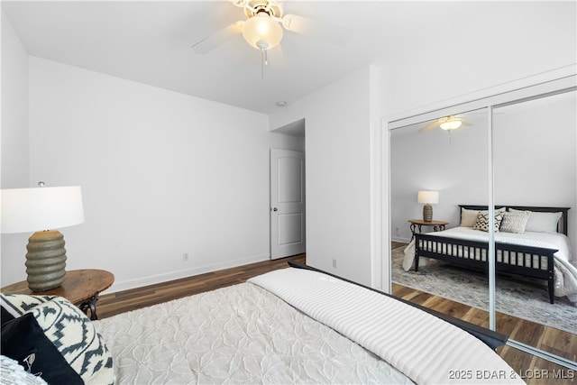 bedroom featuring dark hardwood / wood-style floors, ceiling fan, and a closet