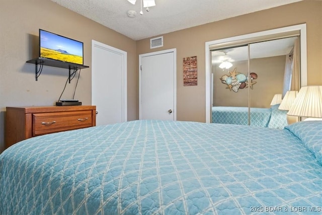 bedroom featuring a textured ceiling and a closet