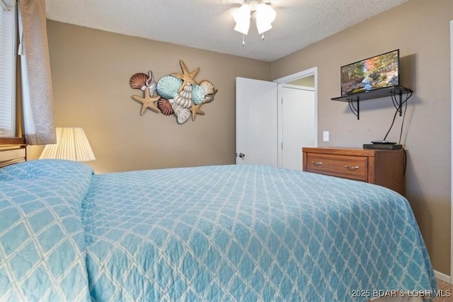 bedroom featuring a textured ceiling and ceiling fan