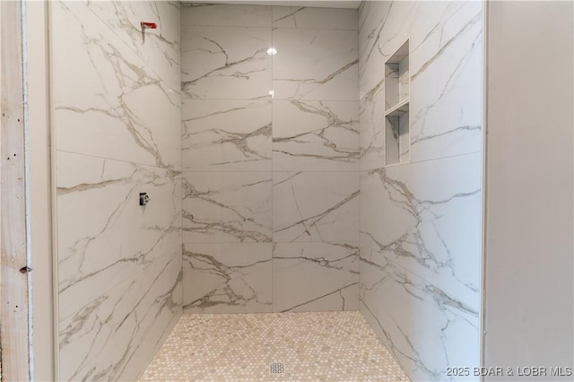 bathroom featuring tiled shower