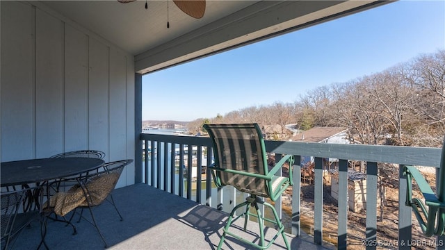 balcony featuring ceiling fan