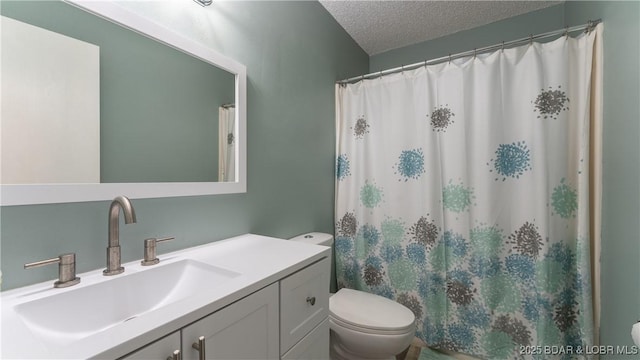 bathroom featuring vanity, a shower with curtain, toilet, and a textured ceiling