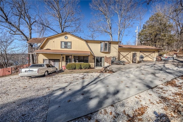 view of front of property