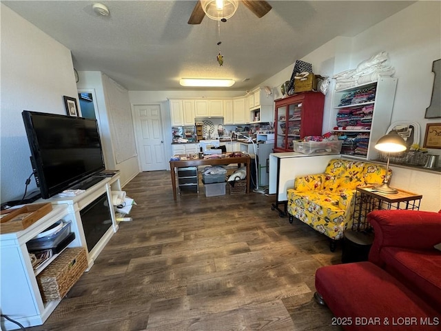 living room with dark wood-type flooring and ceiling fan