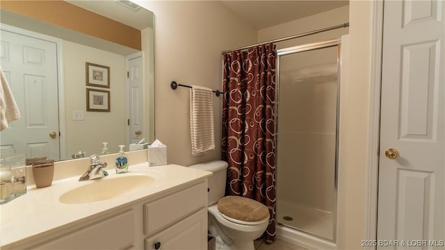 bathroom with vanity, curtained shower, and toilet