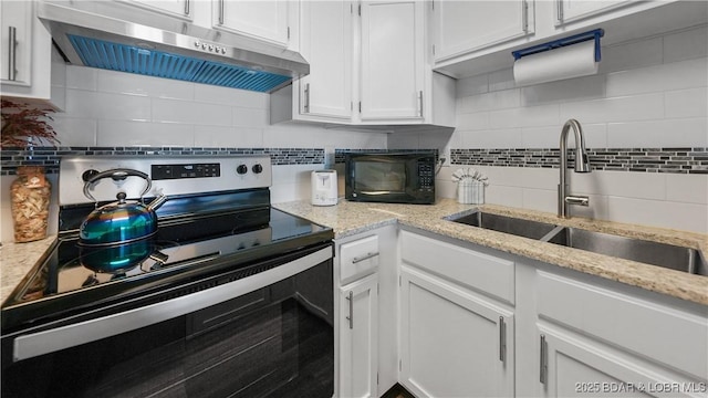 kitchen featuring electric stove, sink, tasteful backsplash, and white cabinets