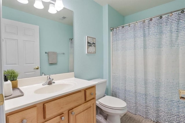 bathroom with a shower with curtain, vanity, and toilet