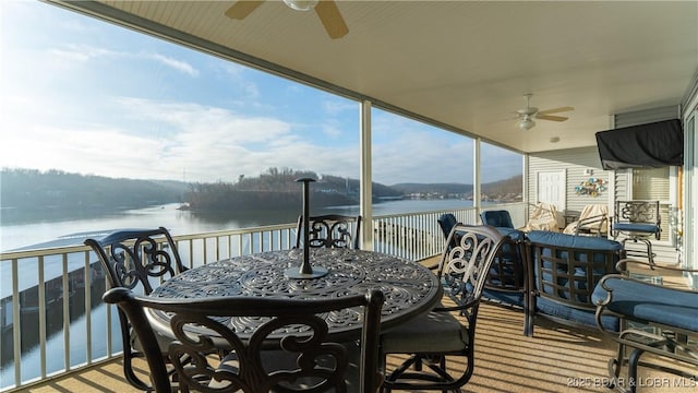 sunroom featuring ceiling fan