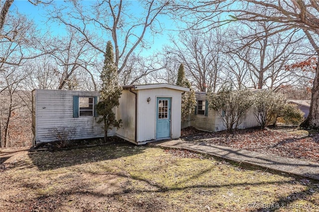 exterior space featuring a yard