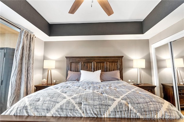 bedroom with ceiling fan