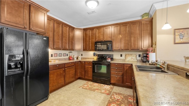 kitchen featuring sink, hanging light fixtures, and black appliances