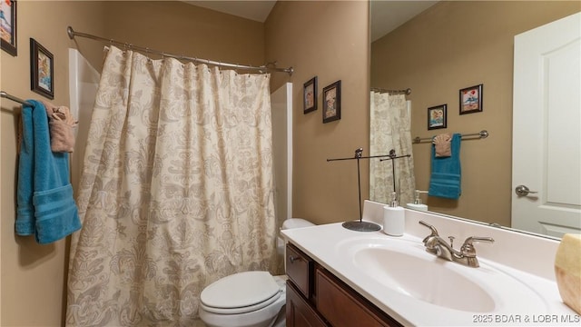 bathroom with vanity, curtained shower, and toilet