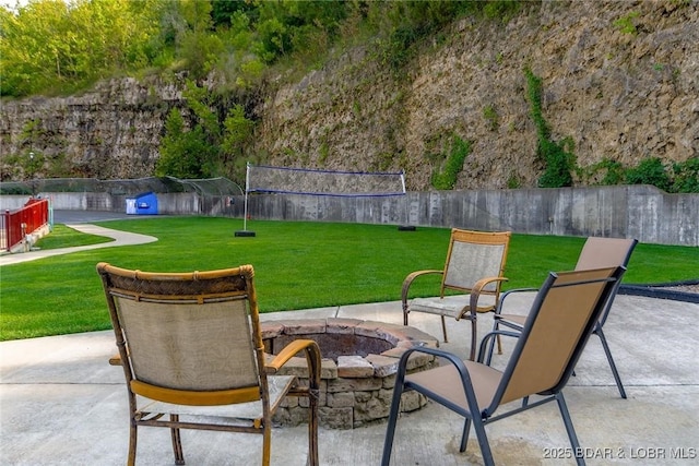 view of patio featuring a fire pit