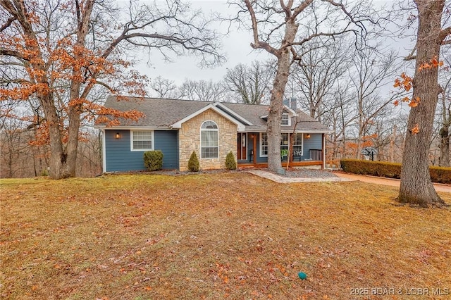 ranch-style house featuring a front lawn and covered porch