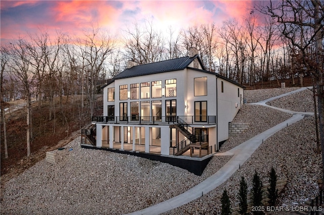 view of back house at dusk