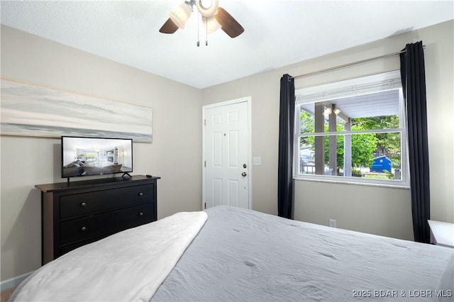 bedroom with ceiling fan