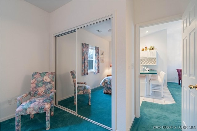 sitting room with carpet flooring