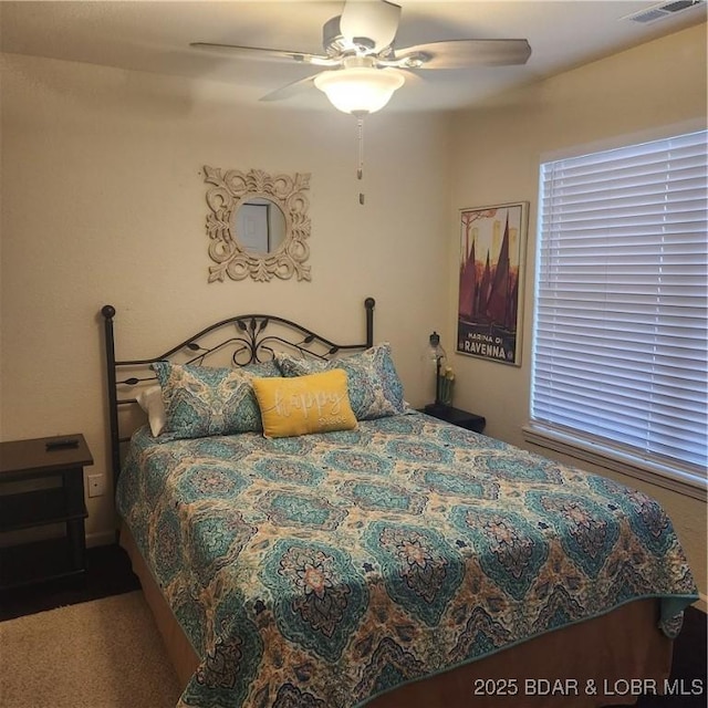 bedroom with ceiling fan